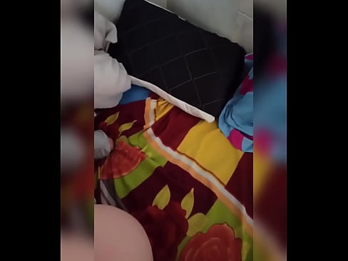 ❤️ Nire gelakidea etxean bakarrik geratzen da, bere senarra oporretara joaten delako eta nik izorratzeko eta ipurdia esnez betetzeko aprobetxatzen dut ️❌ Porno fb gugan