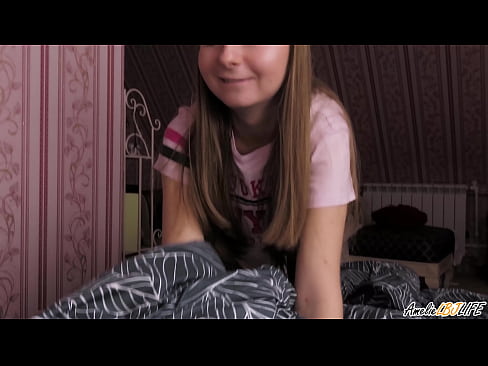 ❤️ Blondie-k bere BFF-ren sakon zurrupatzen du eta esperma jasotzen du ahoan ️❌ Porno fb gugan