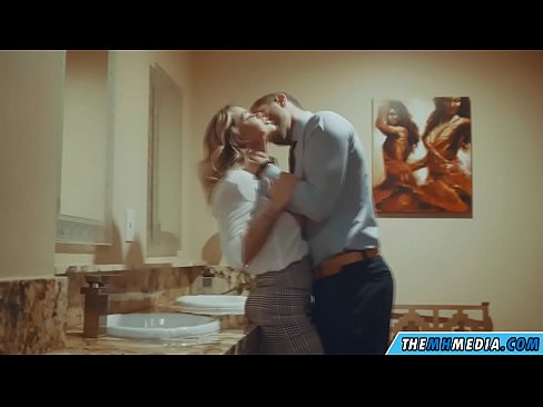 ❤️ Ilehoria busti batek komun publiko batean seduzitzen zaituenean ️❌ Porno fb gugan